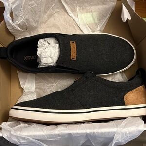 Men’s stonewashed canvas shoes NIB